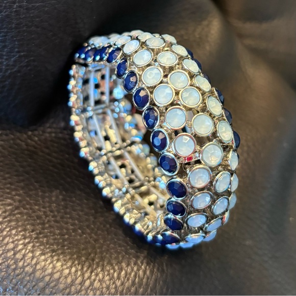 Lia Sophia two toned Resin Stone Stretch Bracelet. - Picture 2 of 6